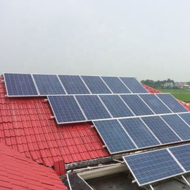 Uzstādīta jumta montāža Saules montāžas sistēma